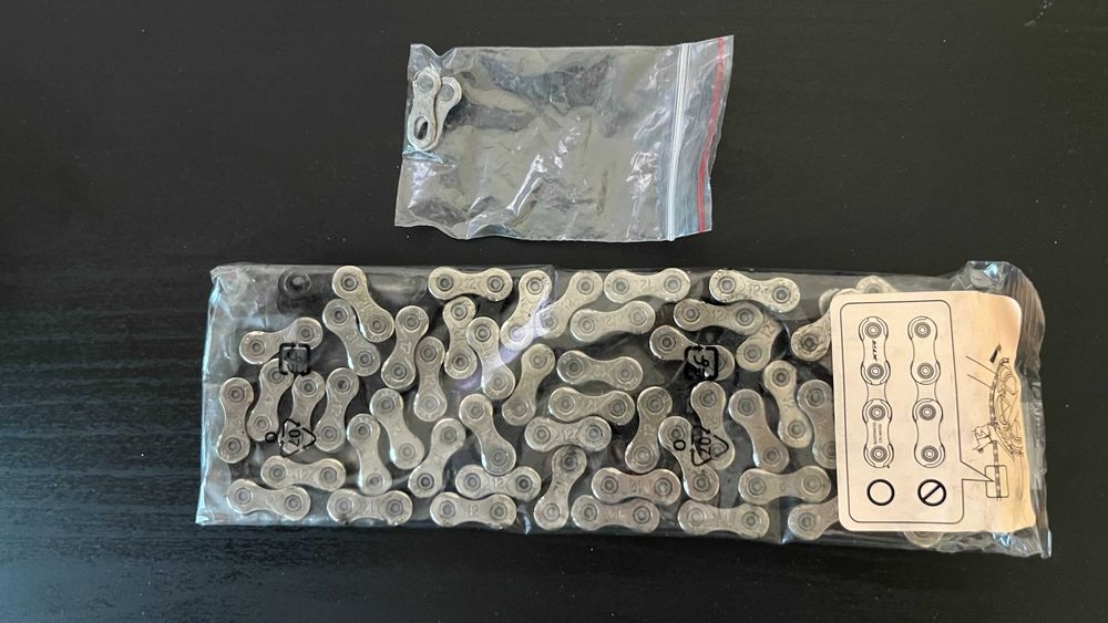 Верига за Велосипед KMC X12 SILVER BLACK 12S 126L - Нова