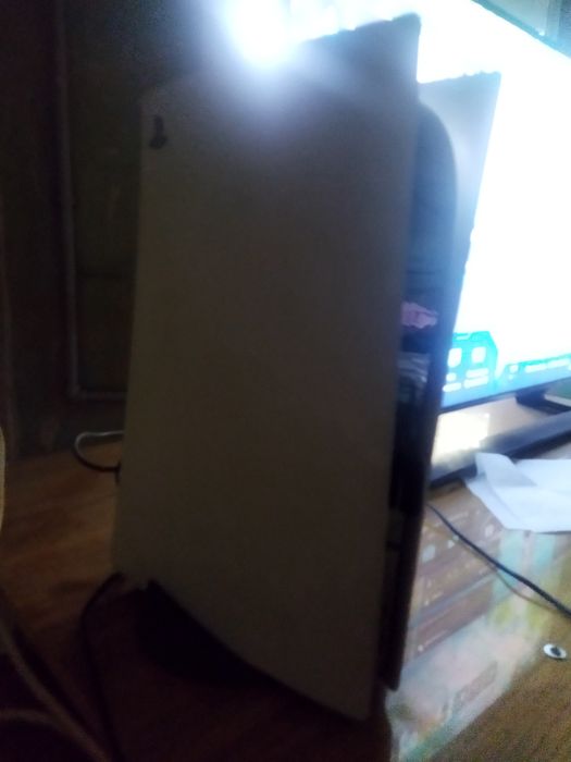 Продам ps 5 с телевизором