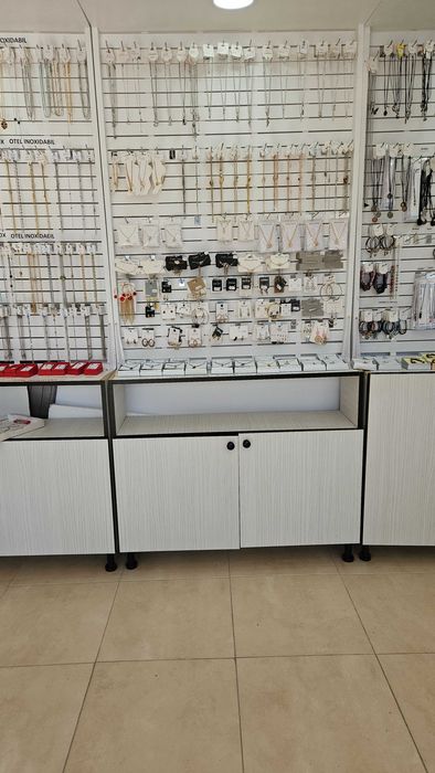 Vitrine bijuterii de vanzare