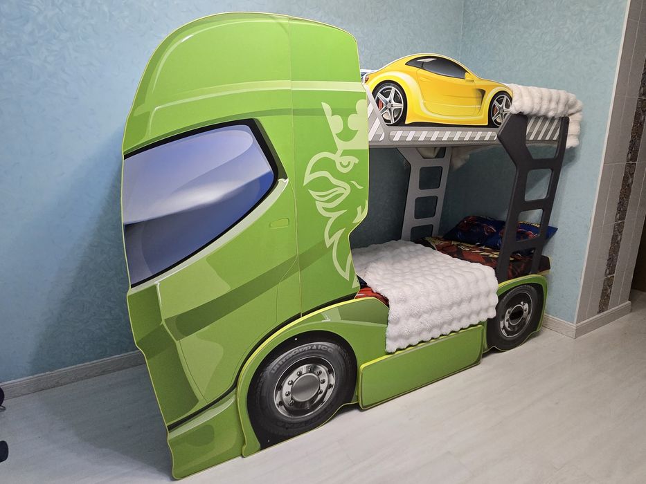 Продам двухъярусную кровать автобус