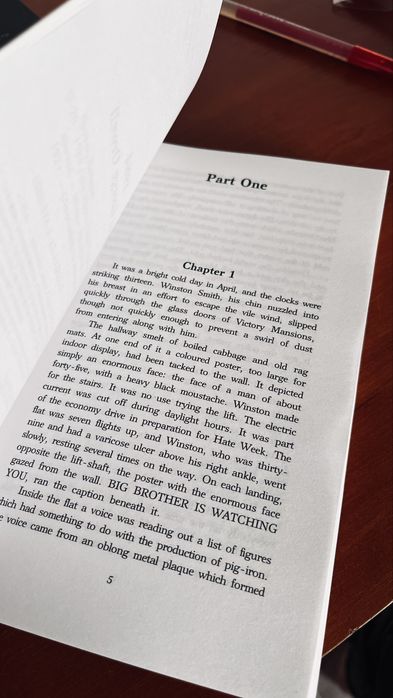 Книга “1984” Джордж Оруэлл