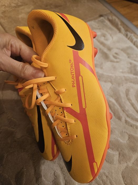 Ghete fotbal Nike Phantom marime 37.5
Purtati de două ori