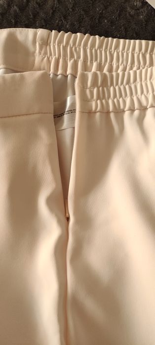 Панталони на марката MANGO, нови, (М-L)