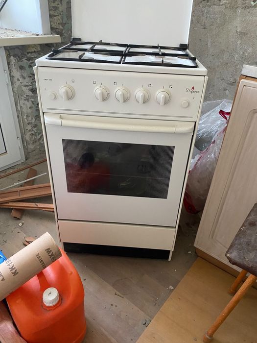 Продам газ плиту