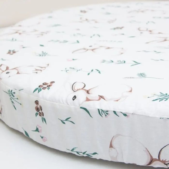 Матрас круглый + наматрасник + простынь.