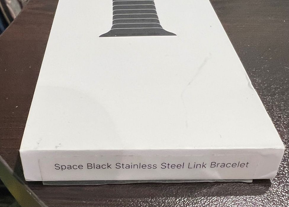 Продавам каишка - Apple space black stainless steel link bracelet
