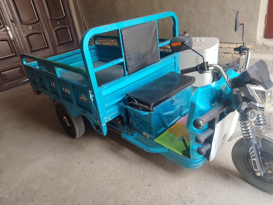Skuter sotiladi narxi sakkiz yarim million kelishiladi