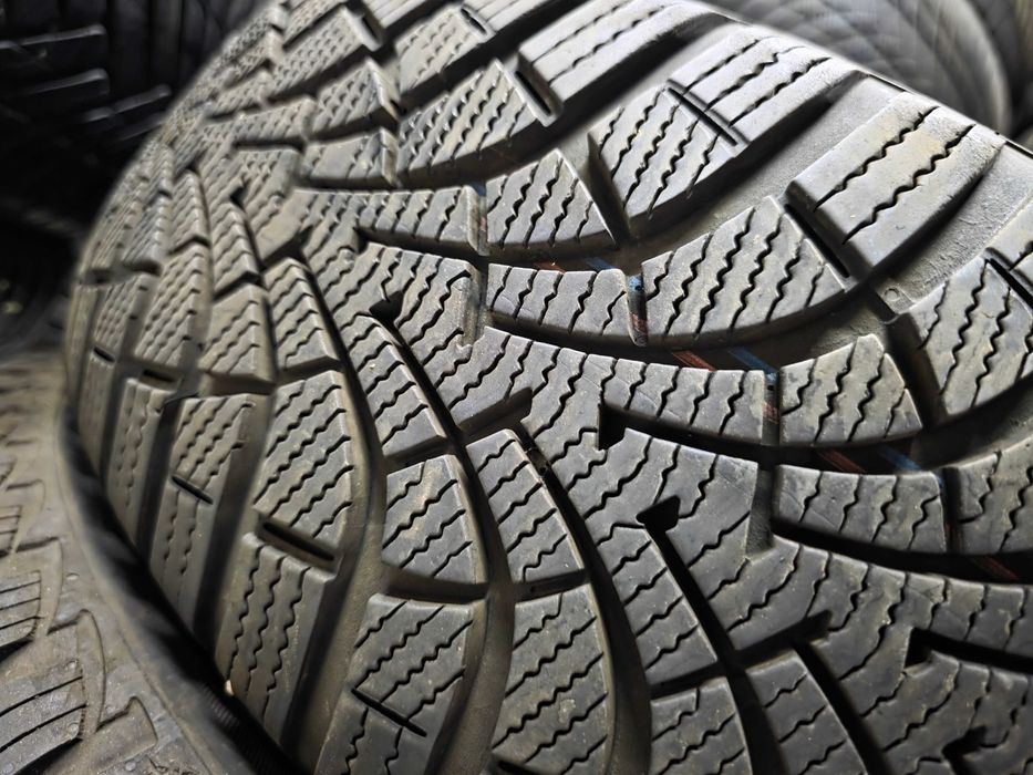 2бр Зимни гуми 205 60 16 - Goodyear