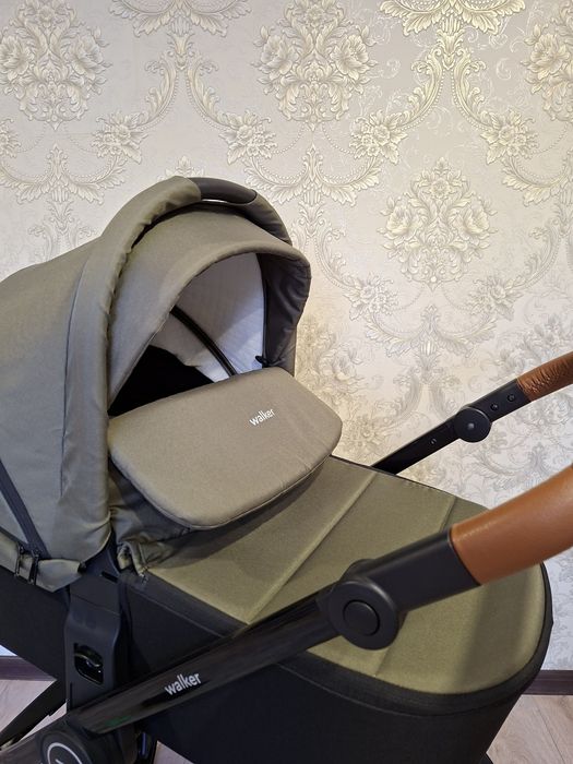 Продам детскую коляску (автомобильное кресло в подарок)