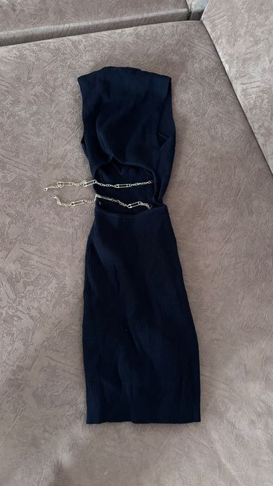 Чёрное платье Bershka