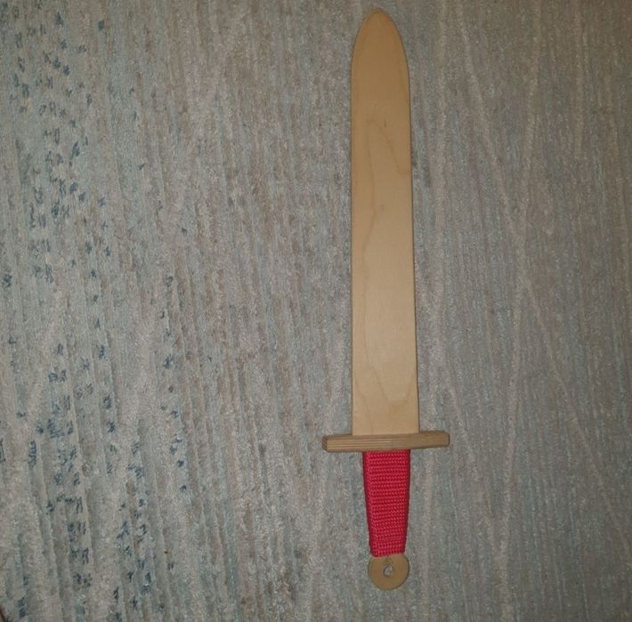 Игрушечное деревянное оружие