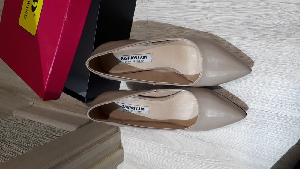 Продам туфельки новые