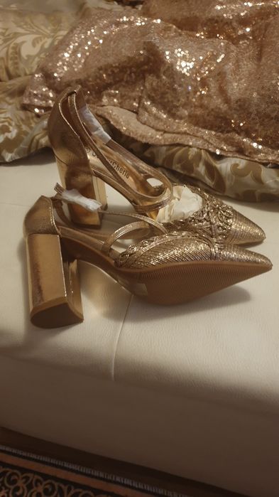 Нови луксозни обувки ,медно златисти ,златисти и брокатени.