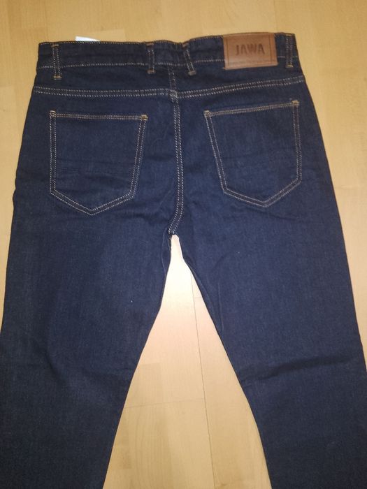 Мъжки тъмно сини дънки.