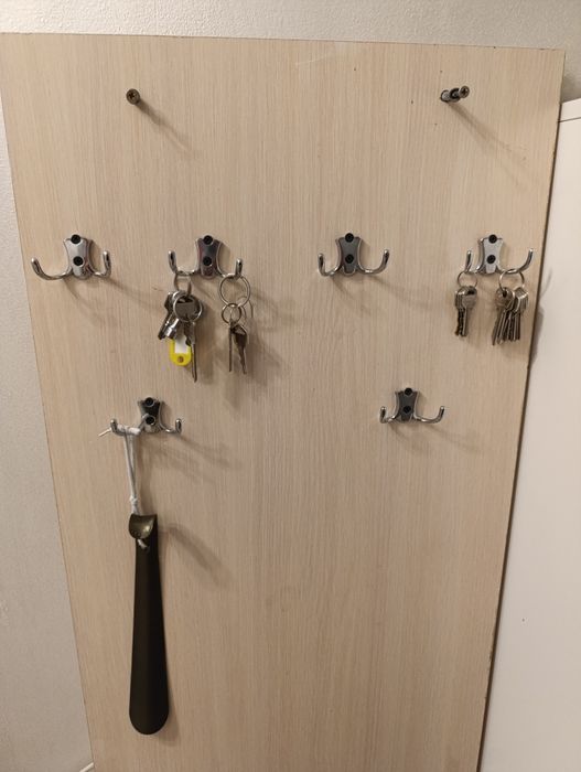 Вешелка для прихожей