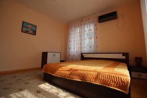 Дава се под наем Тристаен апартамент в Бургас, Център - 80 кв.м за 140.25 € - Снимка #3