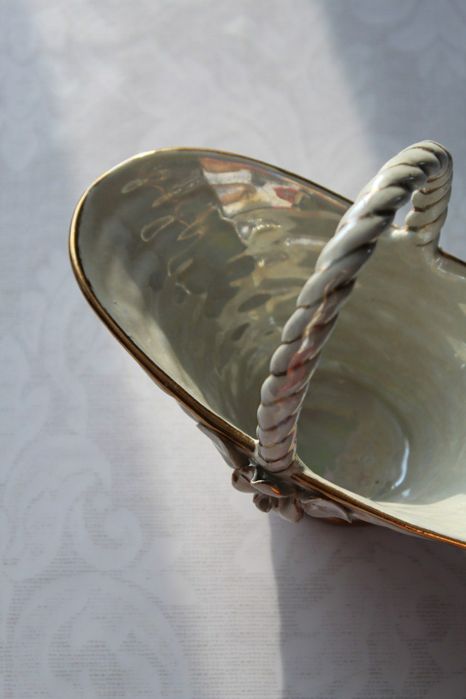 Фарфоровая вазочка