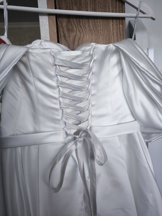 Свадебное платье со шлейфом