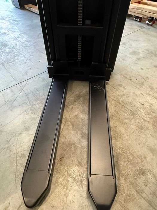 Transpaleta Liza Electrica Noua CLARK 1,2T Germania din STOC