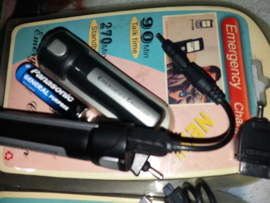 Incarcator urgenta telefon, 1,5V la 3,7V-5V-5V USM 5 capete. Pret60 lei