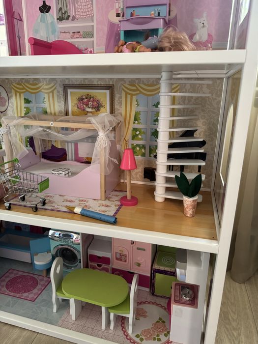 Продам кукольный домик