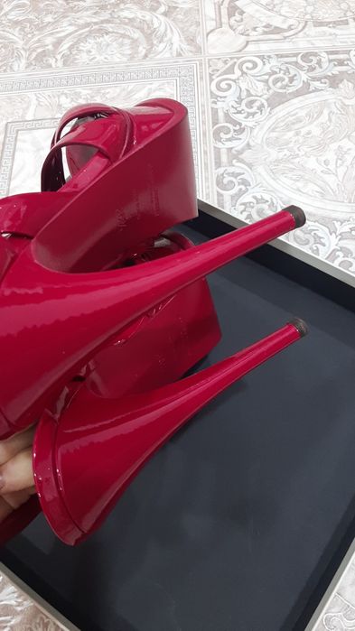 Босоножки бренд YSL 36,5 размер