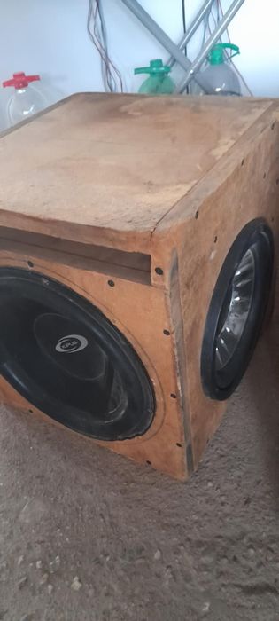 Продавам бас каса