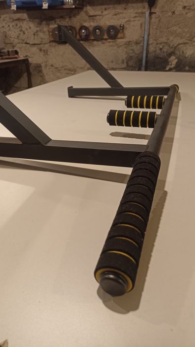 Турник настенный