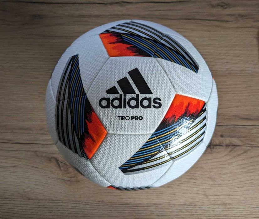 Футбольный мяч Adidas Tiro Pro
