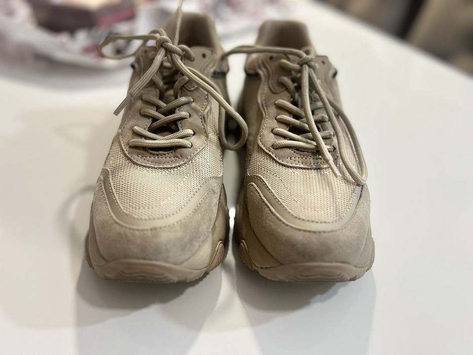 Сникърси бежови guess