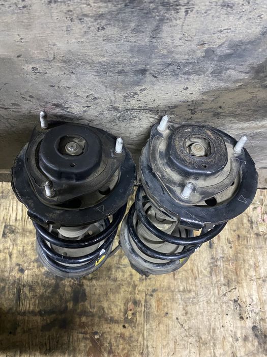 Передние стойки Авенсис Версо