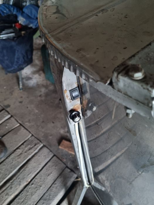 Пчеларска центрофуга на ток