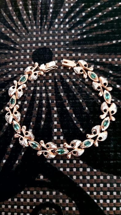 Продам золотой гарнитур