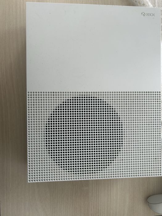 Vand xbox one s 10 jocuri