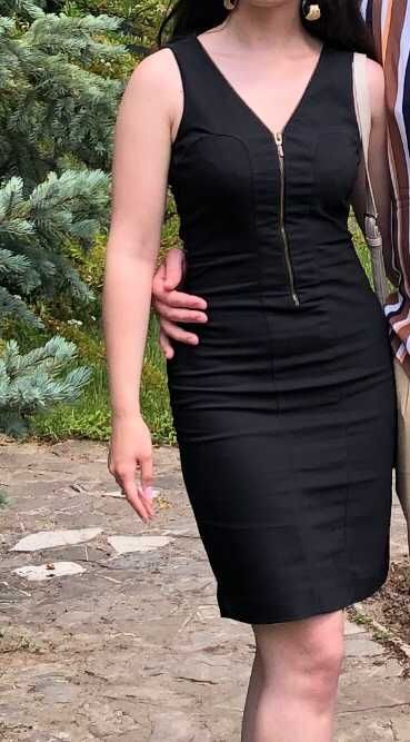 Vand rochii de seara de diferite culori