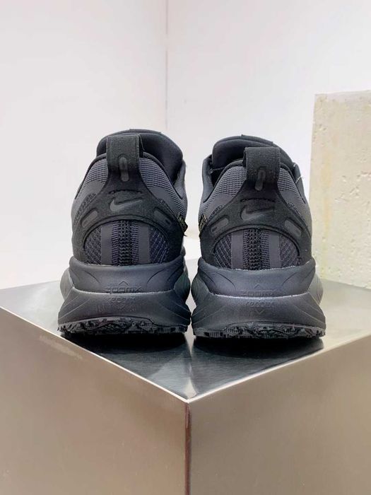 Продавам нови мъжки маратонки Nike Vomero 18 GTX black anthracite