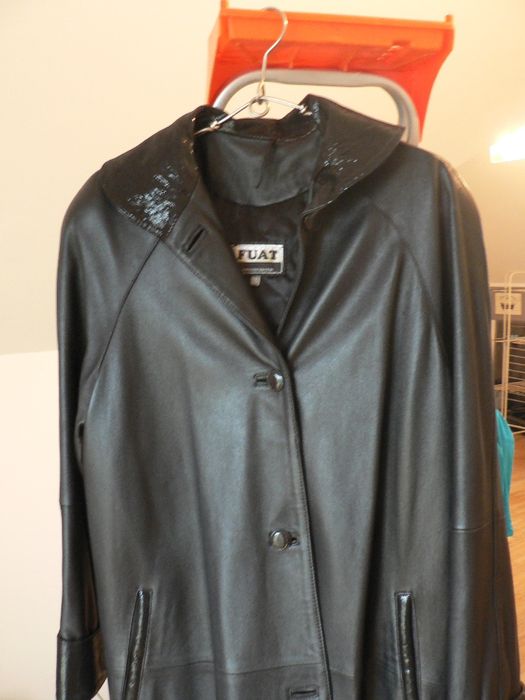 Haina piele , culoare neagra