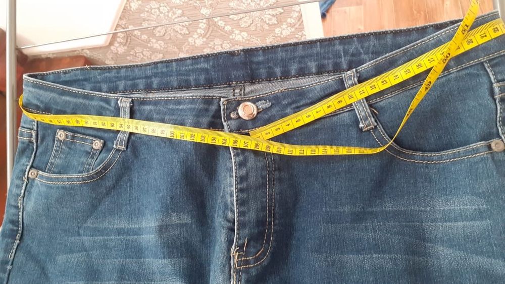 Продам джинсы на 54 размер