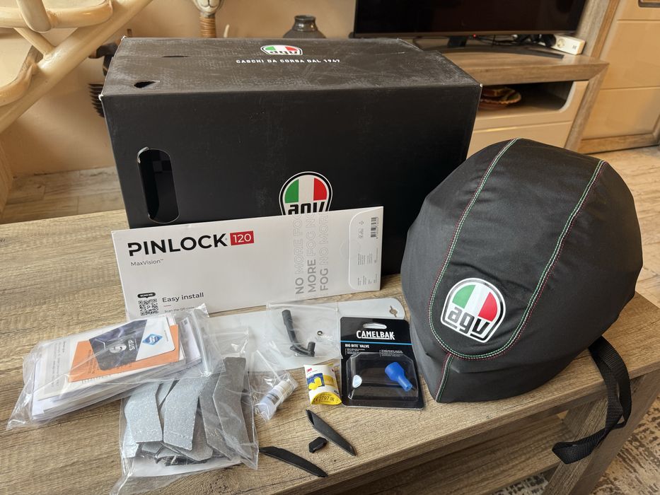 Каска AGV Pista GP RR Mono Matt carbon M нова