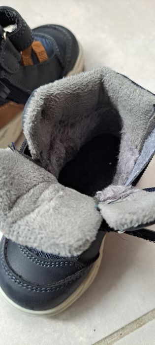 Бебешки     боти