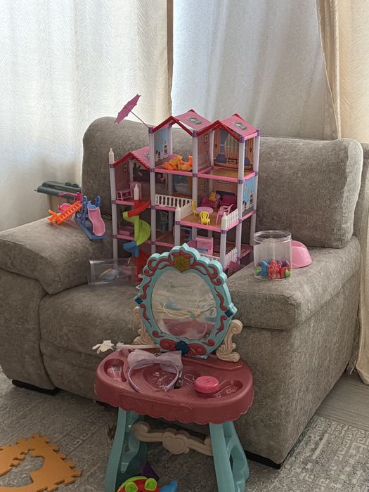 Диван и два кресла