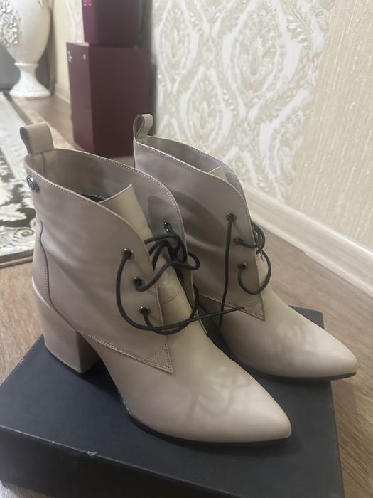 Продаю женскую обувь