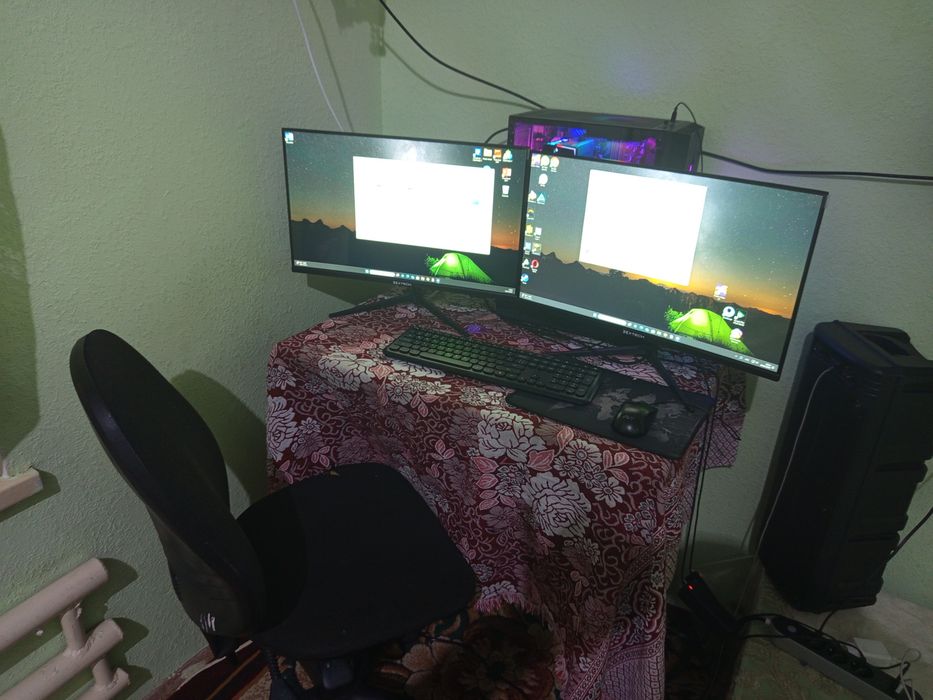 Kompyuter 2 ta 24 curvet ekranli