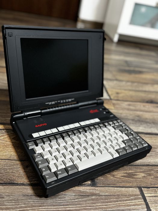 Laptop 386 Vintage SANYO 18NL , impecabil, perfect functional