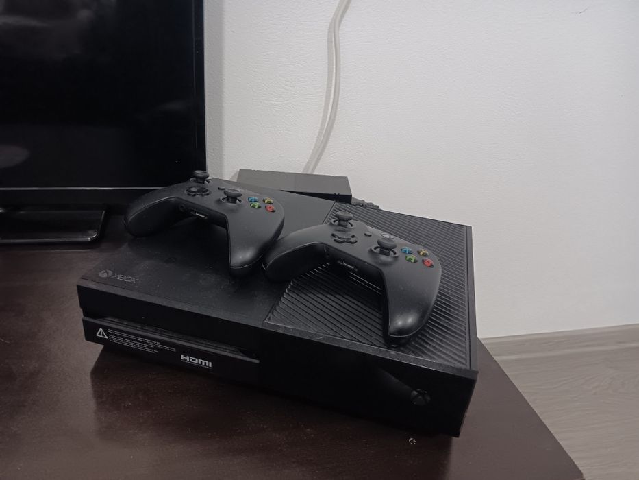 Vand XBOX One 1TB 2 controllere
