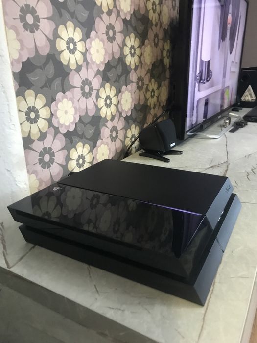 Продам PS4 500GB  +GTA5