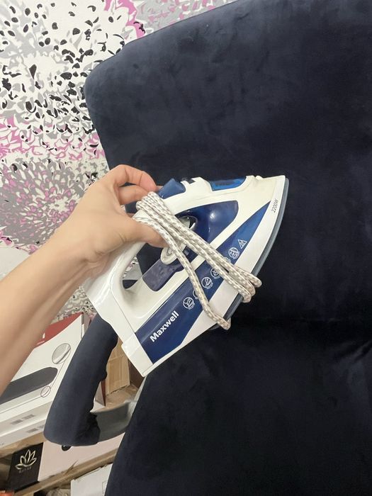 Продам утюг Maxwell