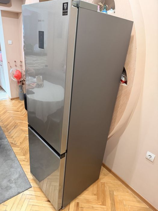 Samsung хладилник с фризер No Frost