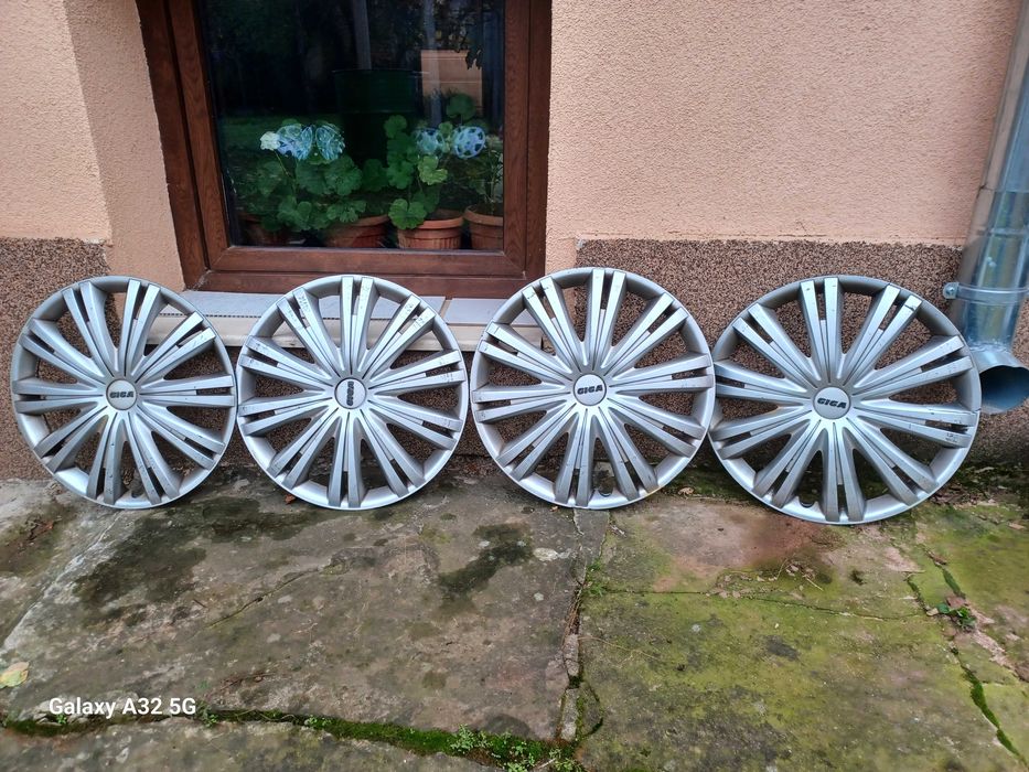 Продавам оригинални тасове за BMWи др. 15"и 16"