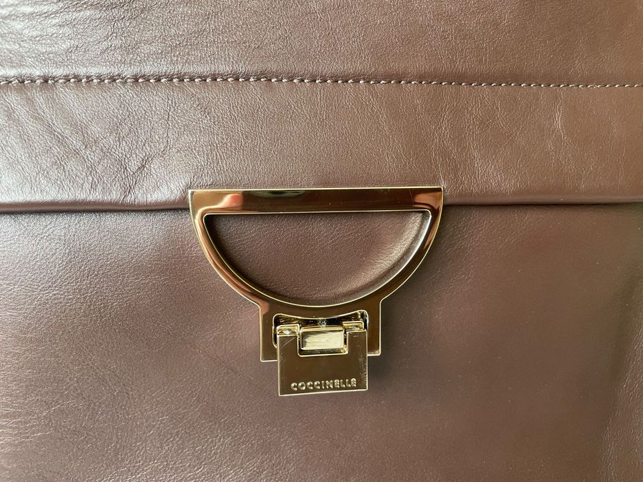 Дамска чанта Coccinelle естествена кожа, голяма, събира формат А4